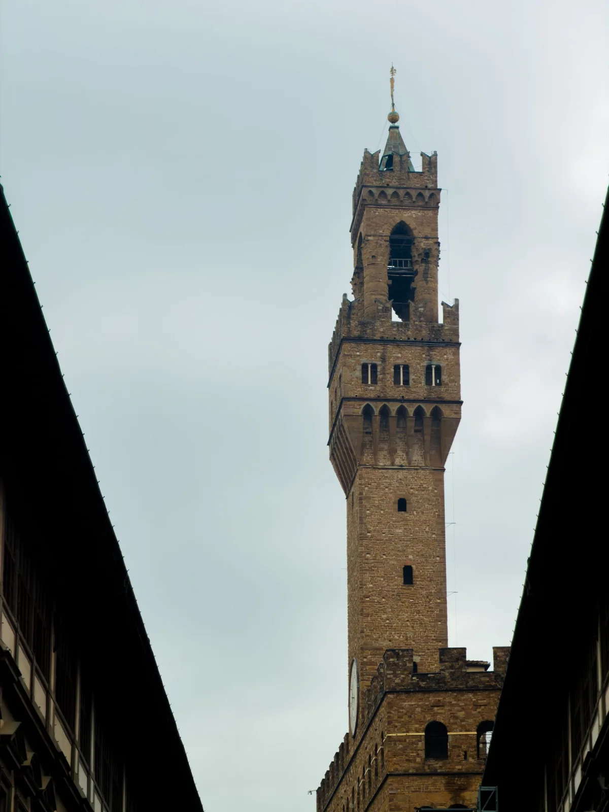 Floransa’da Palazzo Vecchio’nun taş kulesi ve çevresindeki yapılar