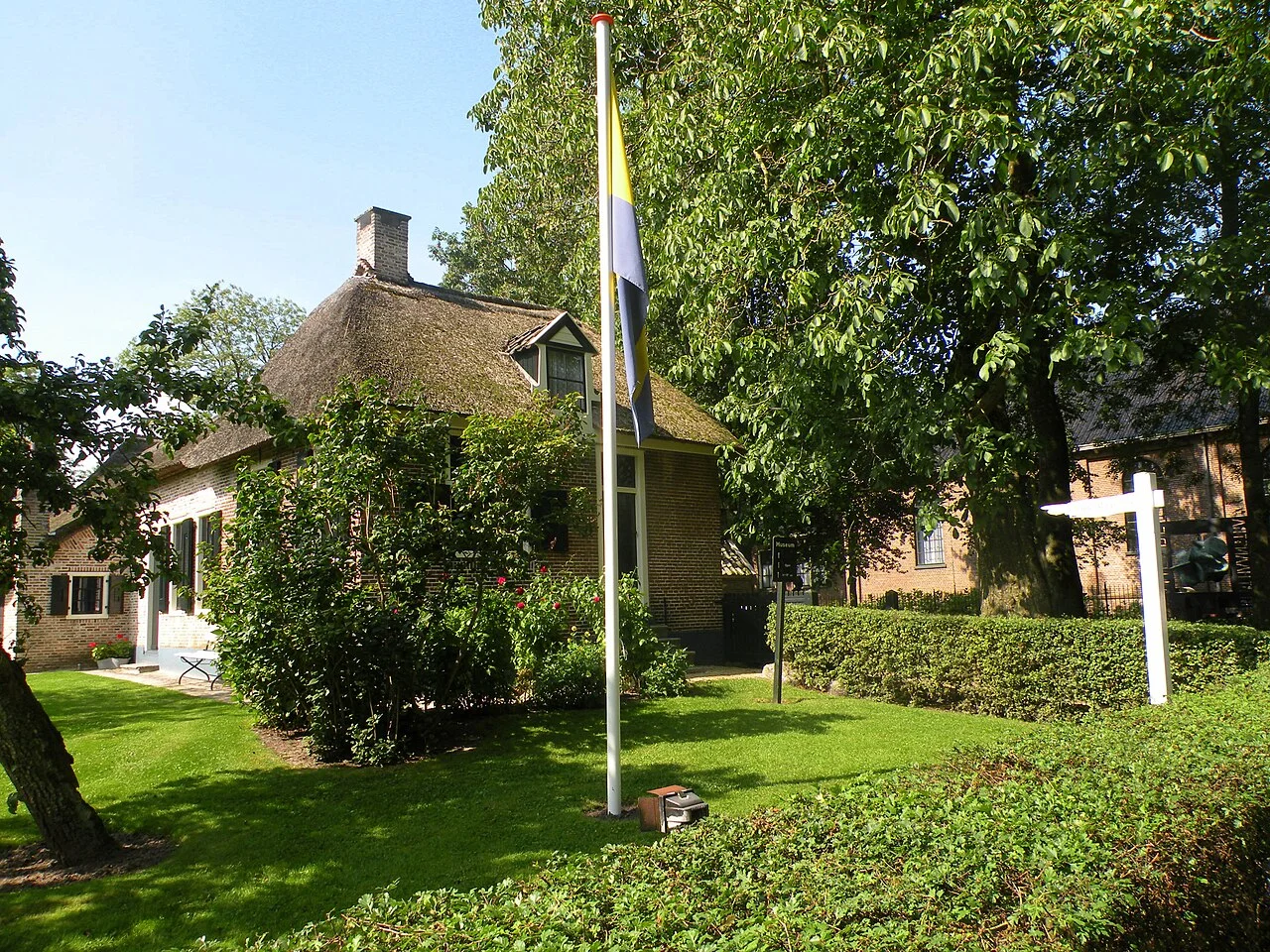 Giethoorn Binnenpad 52, Olde Maat Uus müze çiftliğinin dış çevresi, 29 Ağustos 2012; yerel yaşam bağlamı, restoran veya yiyecek tezgâhı değildir.
