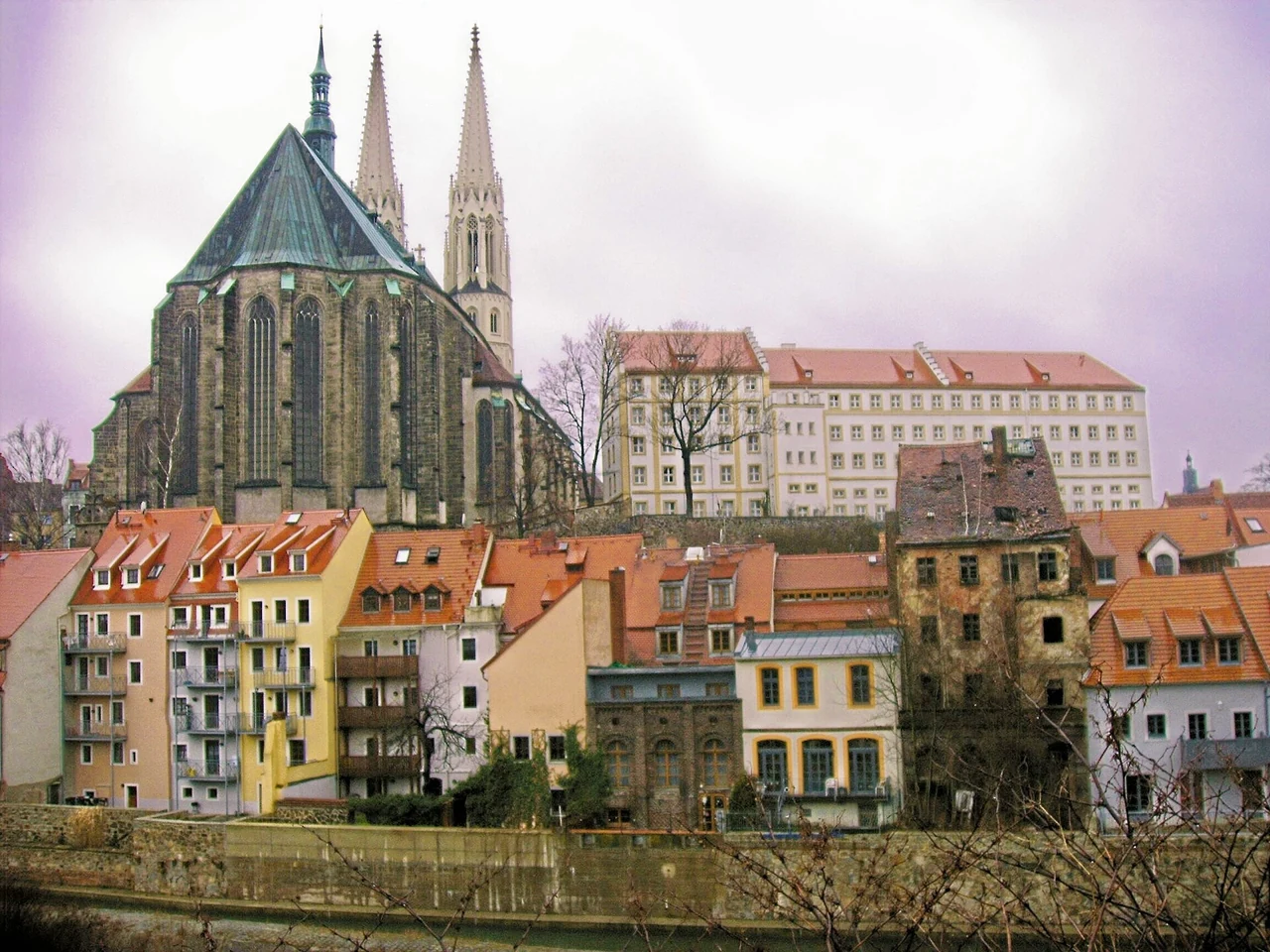 Peterskirche ve Görlitz nehir cephesi