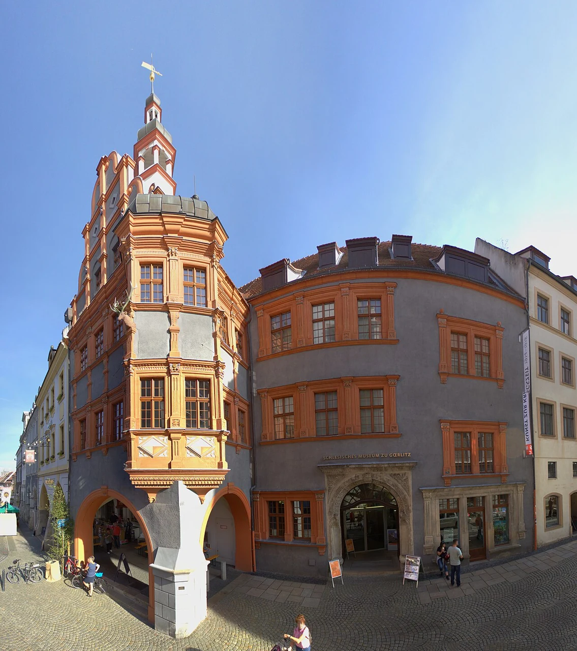 Untermarkt çevresindeki Schönhof