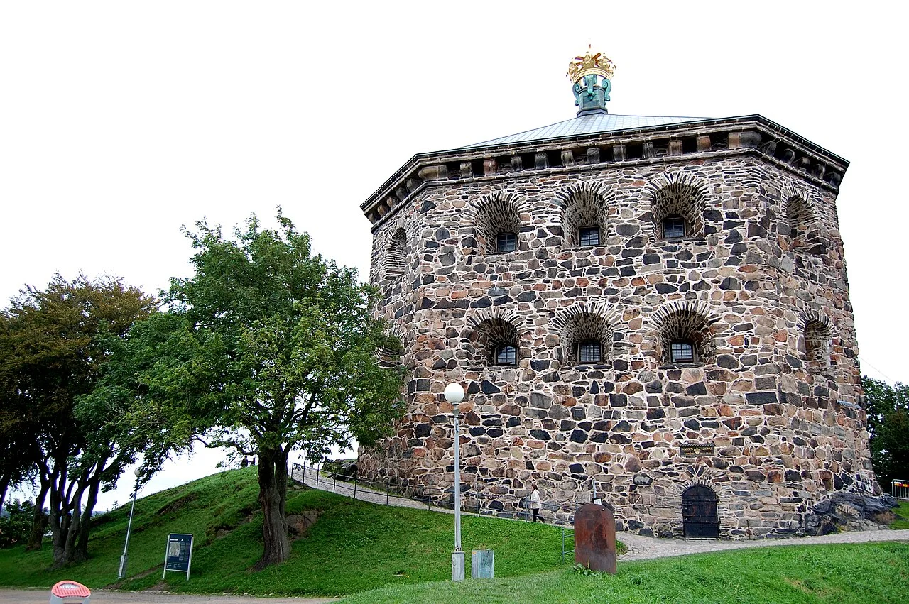 Stone walls and crown-shaped top of Gothenburg Skansen Kronan; photograph taken 10 September 2011.