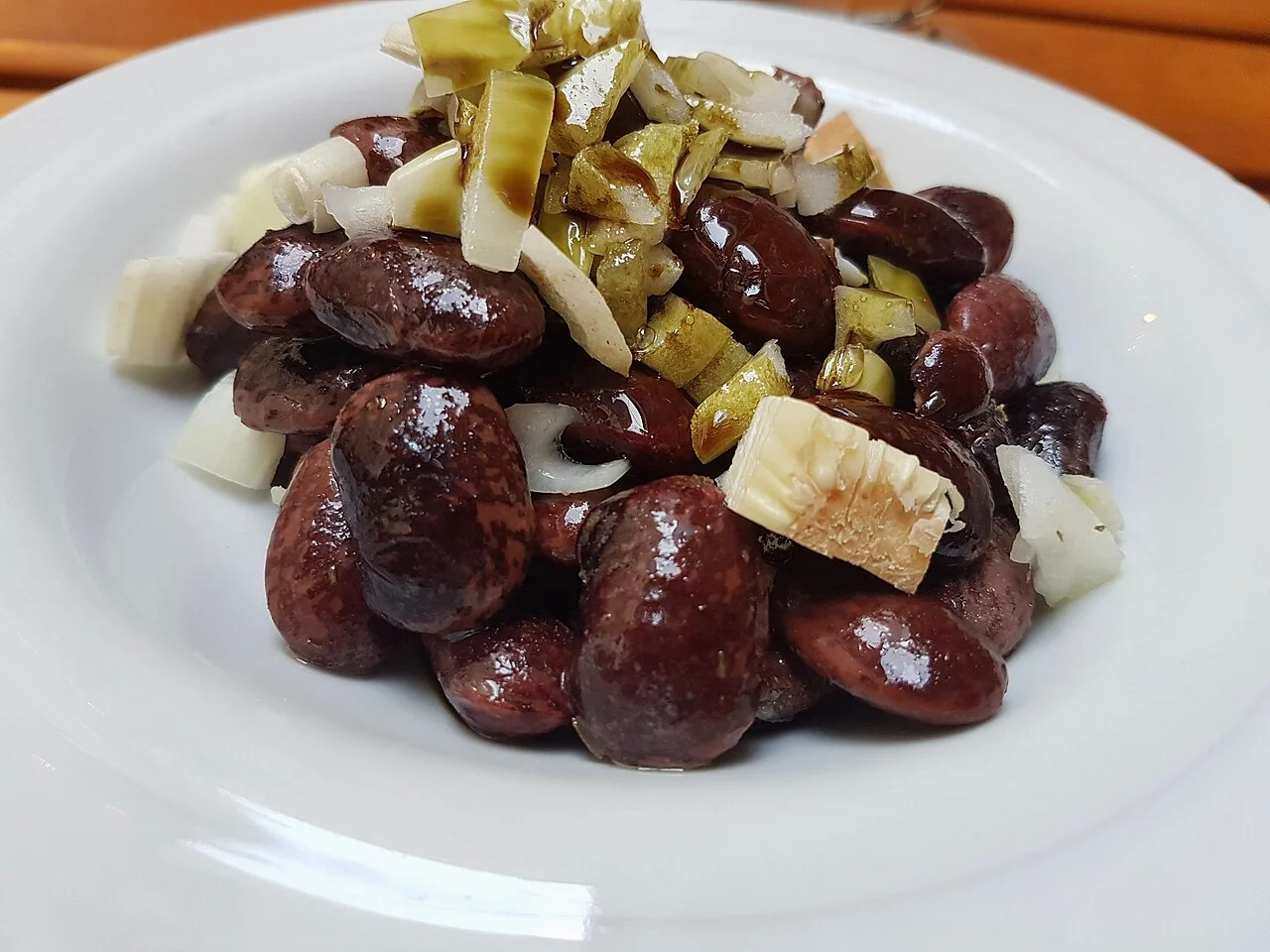 Graz Altsteirische Schmankerlstube restoranında fasulye salatası, Haziran 2020