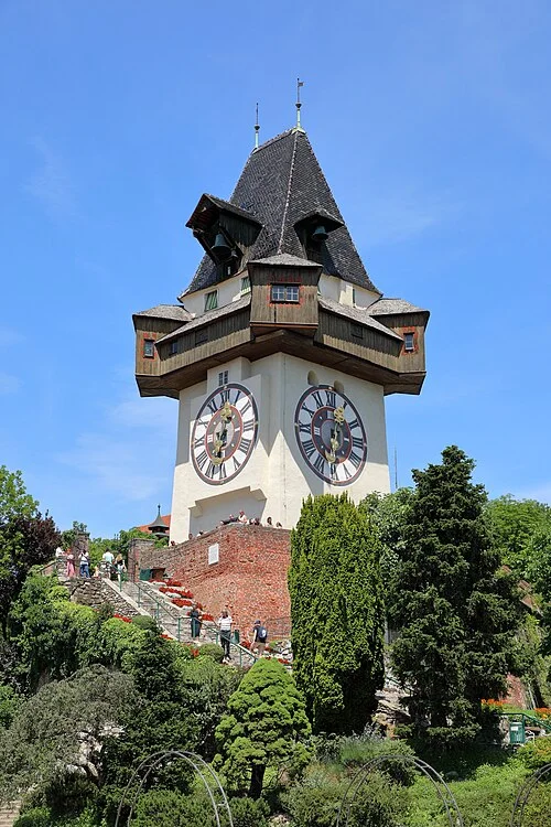 Graz Uhrturm saat kulesinin güneydoğu görünümü, Haziran 2022