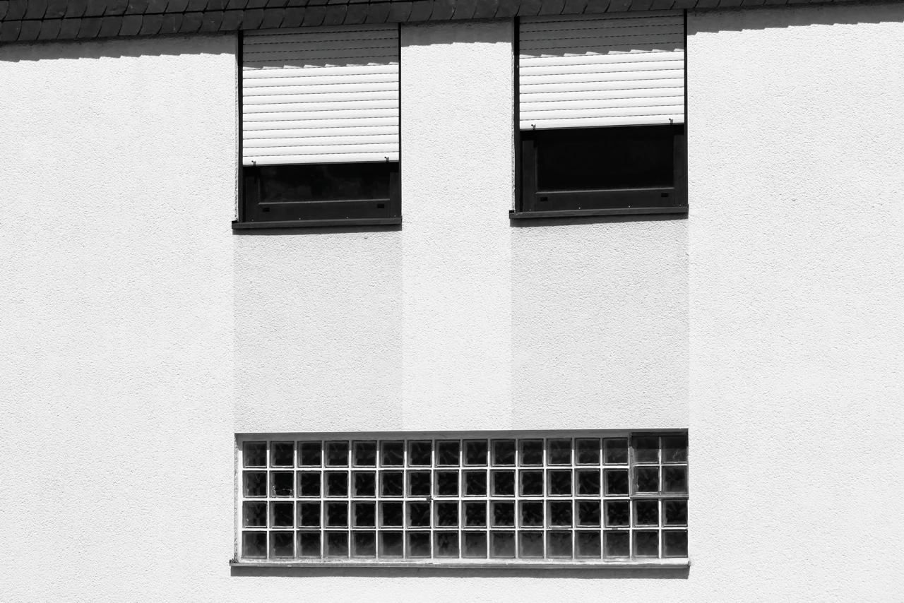 A detail of a white modern facade and windows in Hanau