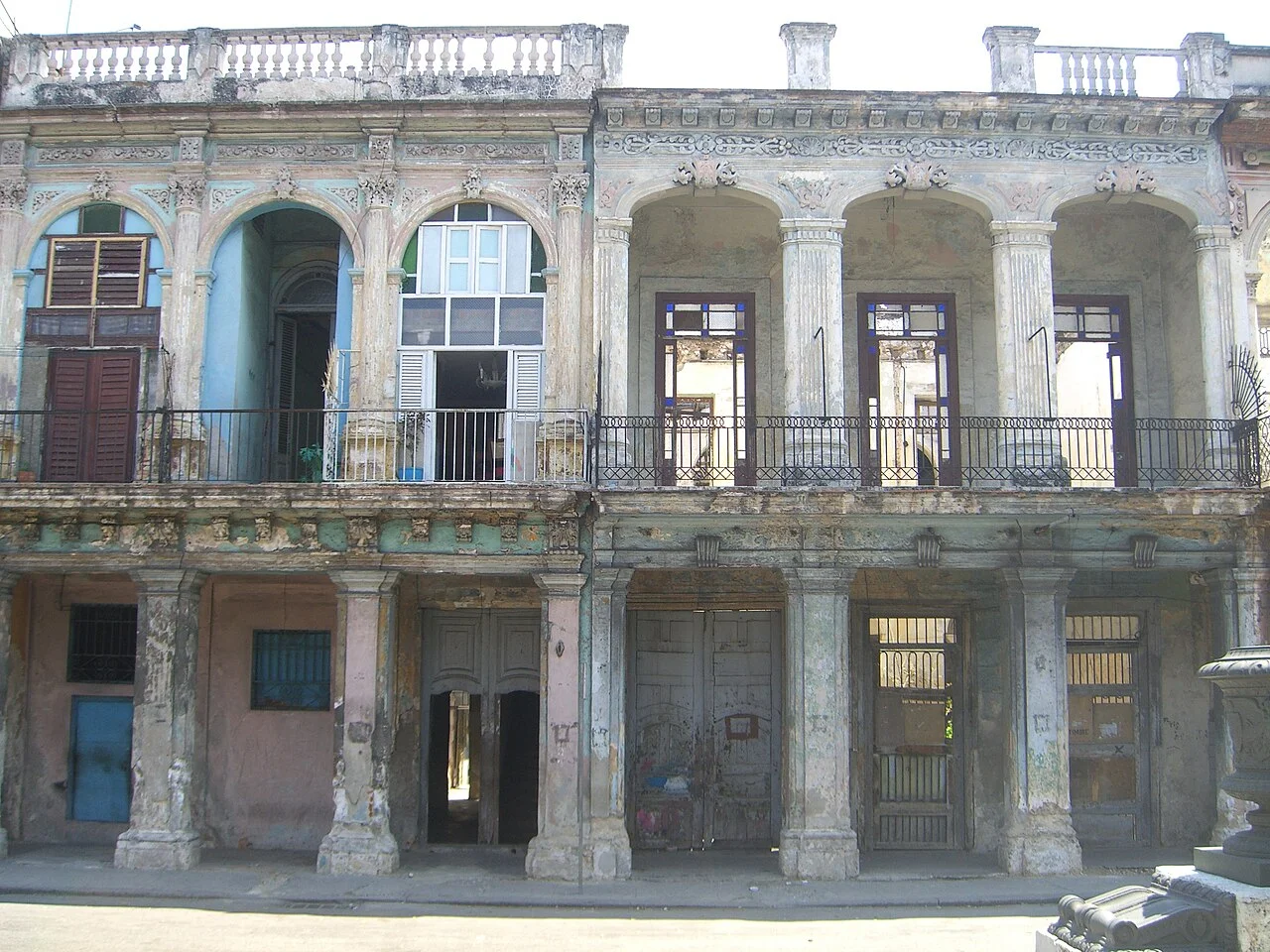 Havana Paseo del Prado çevresindeki eski sokak cephesi, 2010