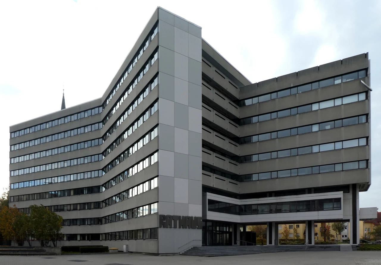 Heidenheim modern Rathaus binasına kuzeybatıdan bakış, 2018