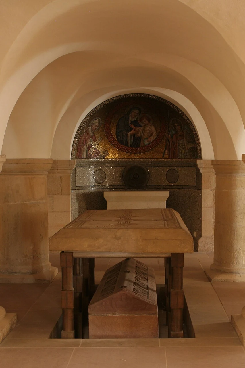 St. Michaelis kriptasında Bernward’ın mezarı, 2007