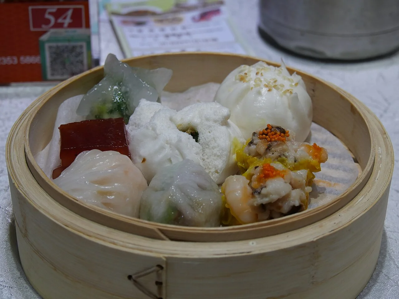 Fulam Palace Tsim Sha Tsui’de dim sum, Hong Kong, 30 Aralık 2021; gerçek arşiv tabağı, güncel menü garantisi değildir.
