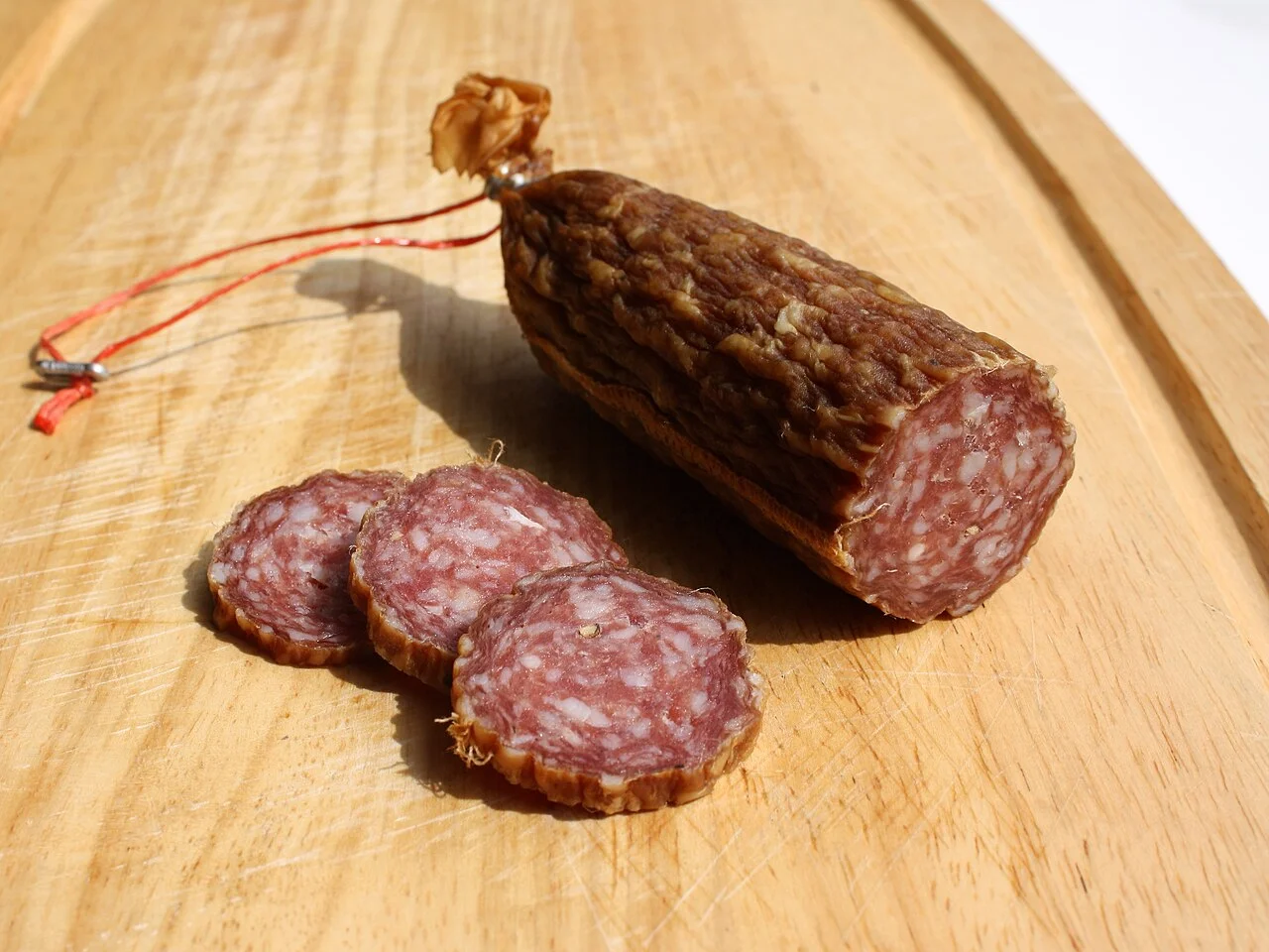 Ahle Wurst sosis örneği, 2010; Kuzey Hessen mutfağı görseli, çekim yeri kaynakta belirtilmez
