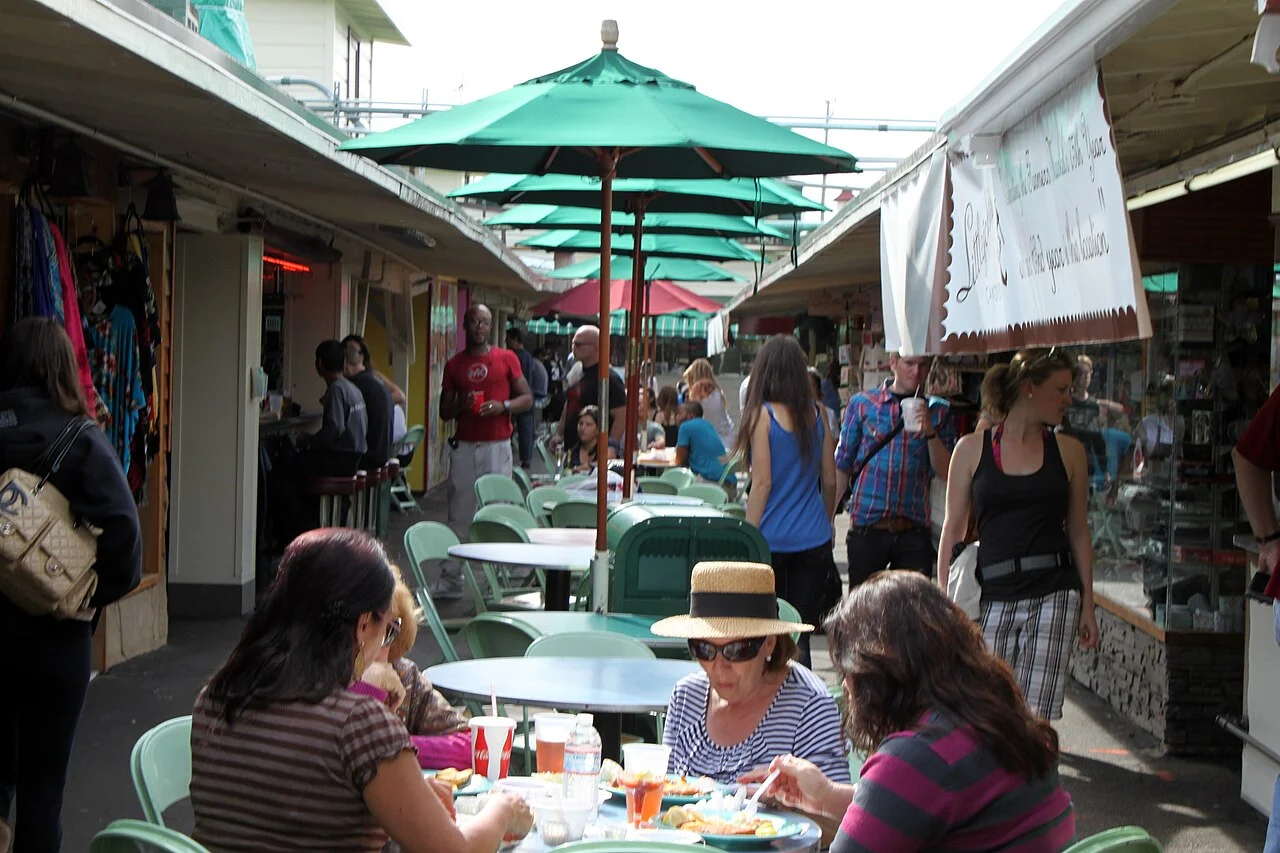 Los Angeles Fairfax Original Farmers Market açık hava masa ve geçiş alanı, 2010