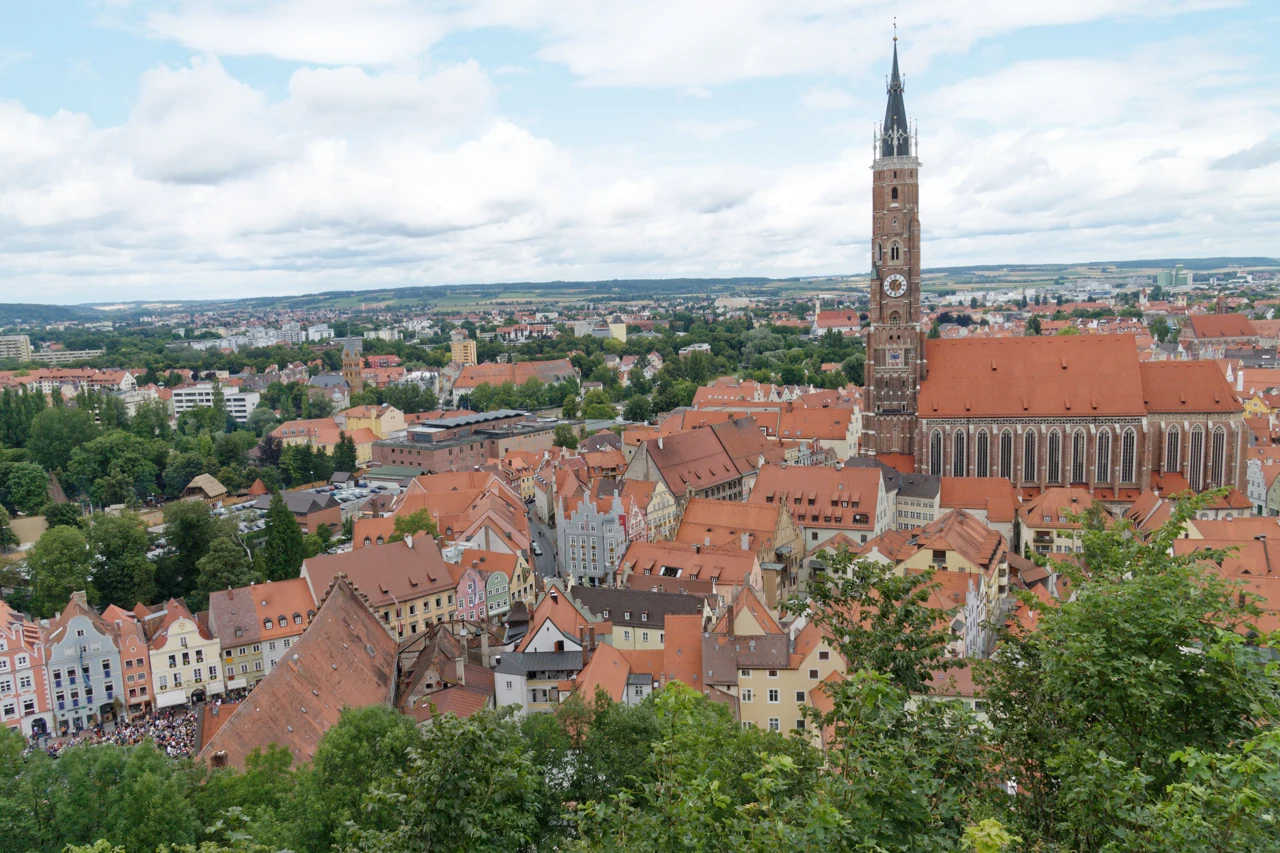 Trausnitz çevresinden Landshut Altstadt ve St Martin panoraması