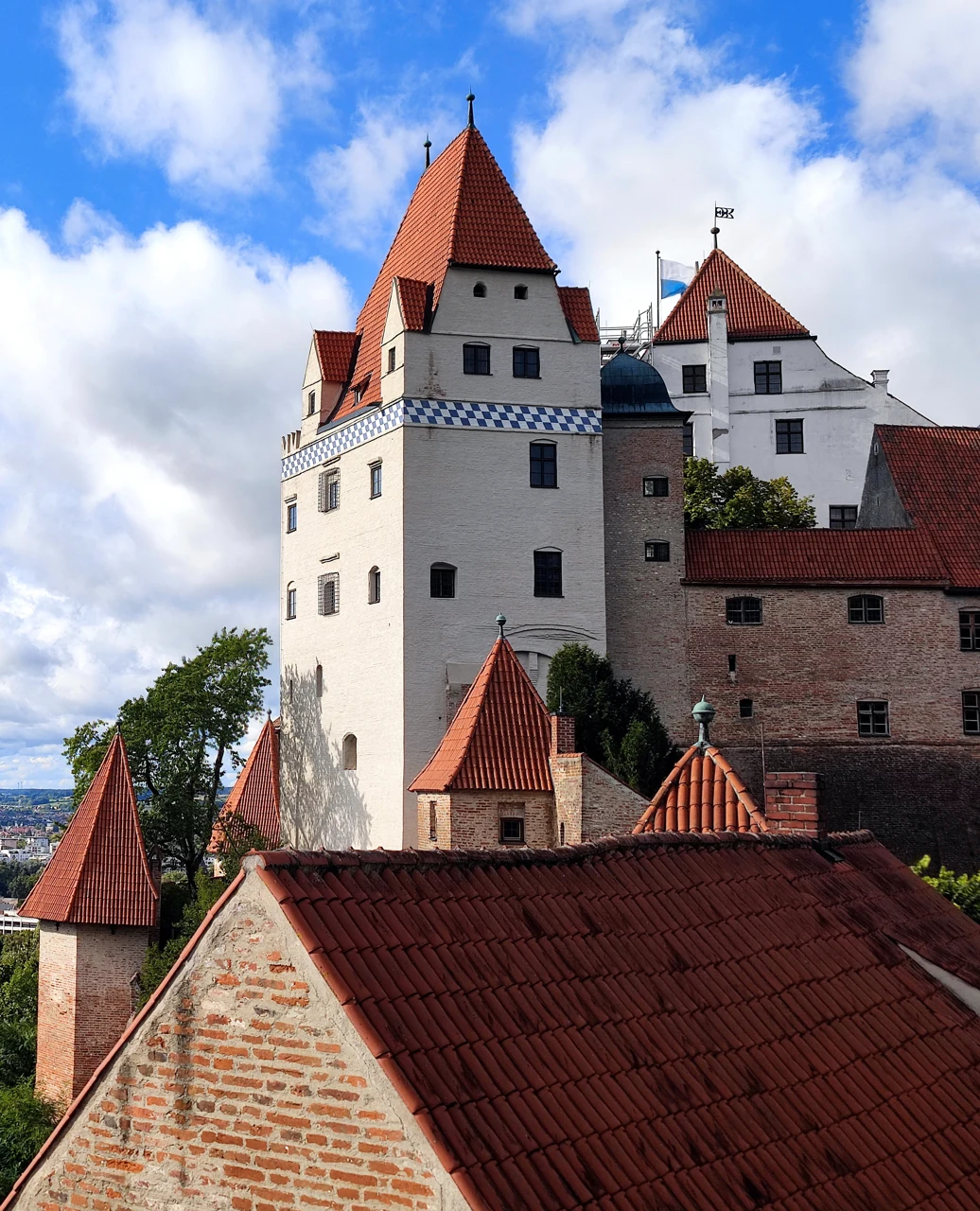 Burg Trausnitz Wittelsbacher Turm dış görünümü