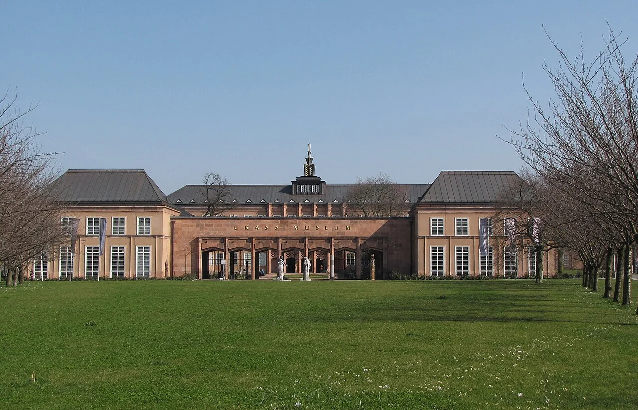 Leipzig GRASSI müzelerinin giriş cephesi; Nisan 2009 tarihli fotoğraf