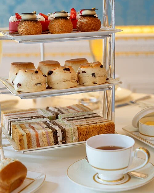 Londra Ritz içinde afternoon tea sunumu, Haziran 2026 arşiv fotoğrafı