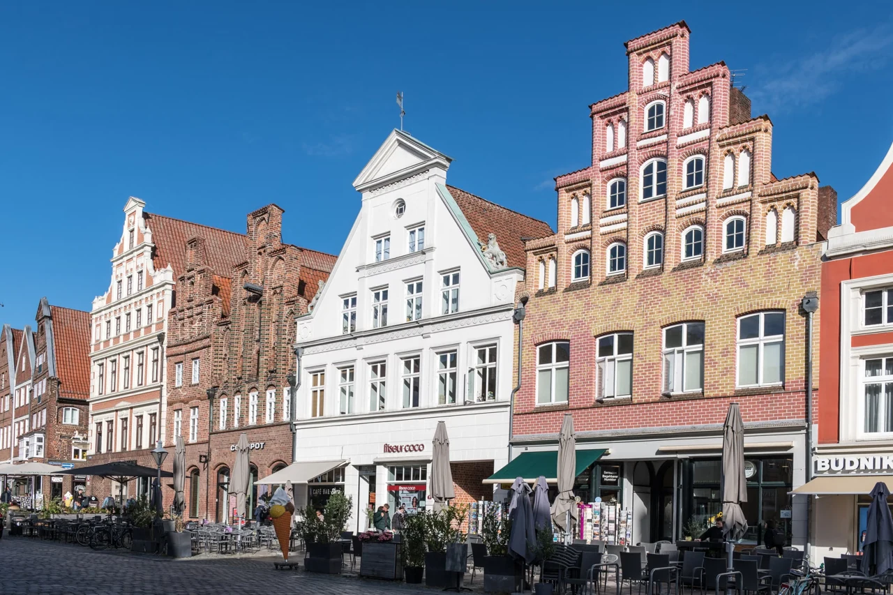Lüneburg eski kentinde tarihî cepheler