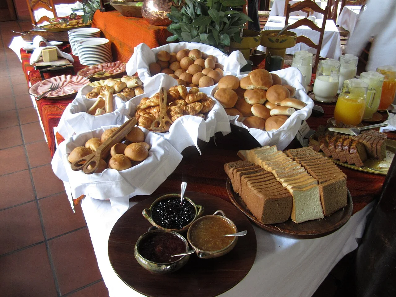 Inkaterra Machu Picchu Pueblo Hotel kahvaltı büfesi, 2012; tarihî menü görünümü