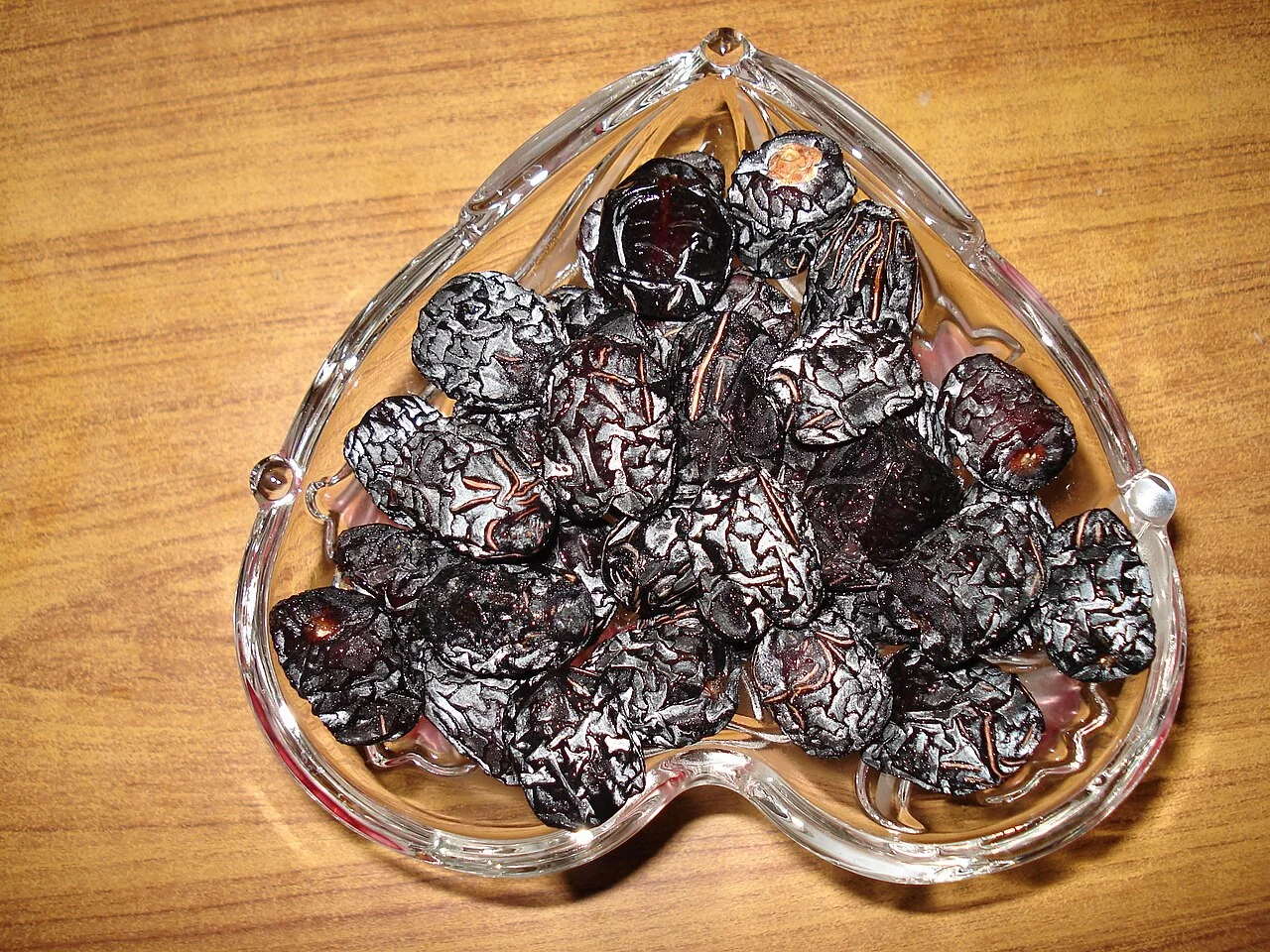 Ajwa hurması çeşidi; Miansari66, EXIF 23 Ağustos 2009. Çekim yeri belirtilmemiştir.