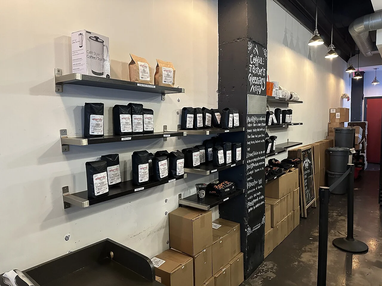 Downtown Miami Eternity Coffee Roasters kahve paketleri rafı, 2023