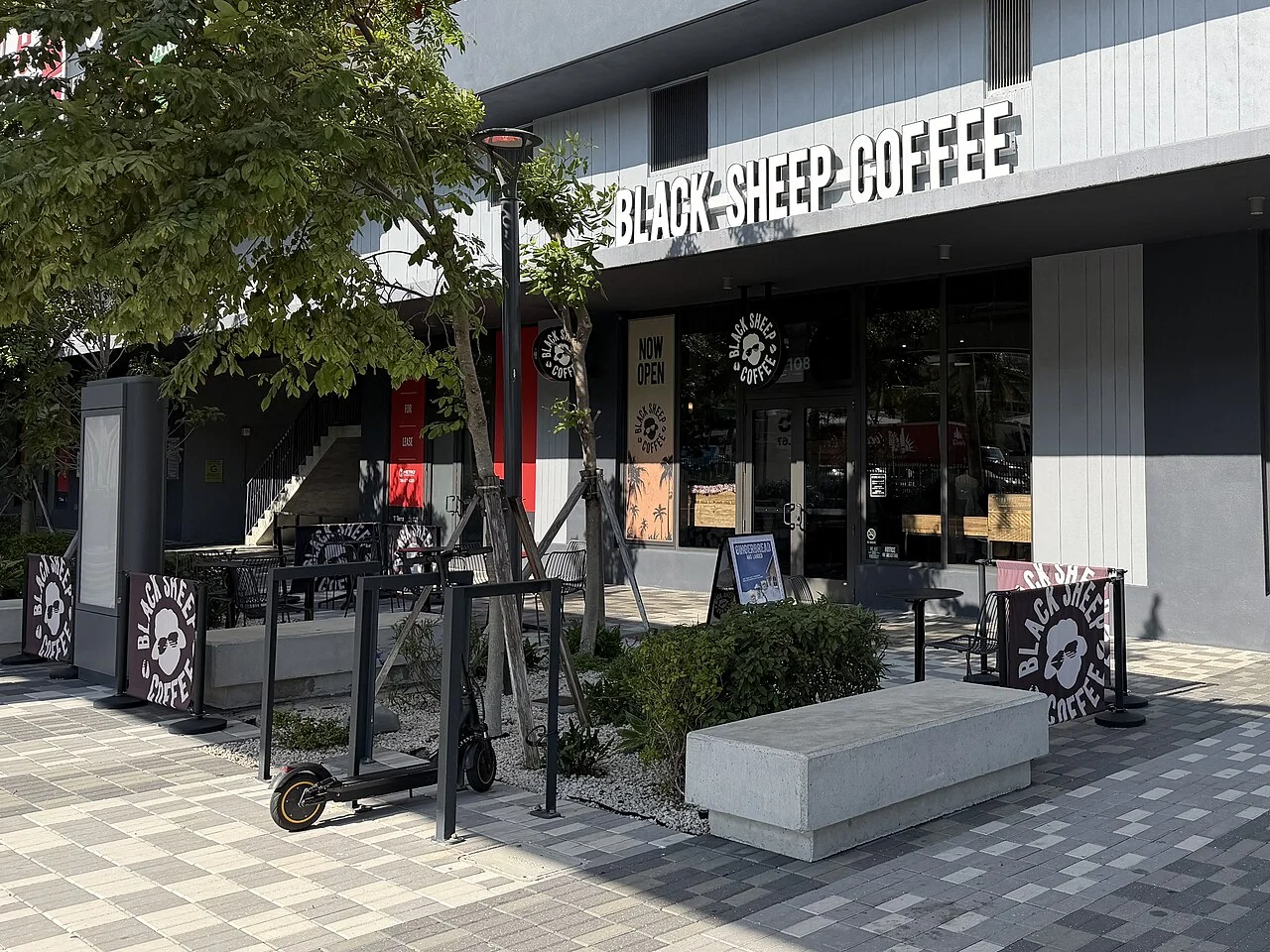 Grove Central Miami Black Sheep Coffee mekânı, 2025