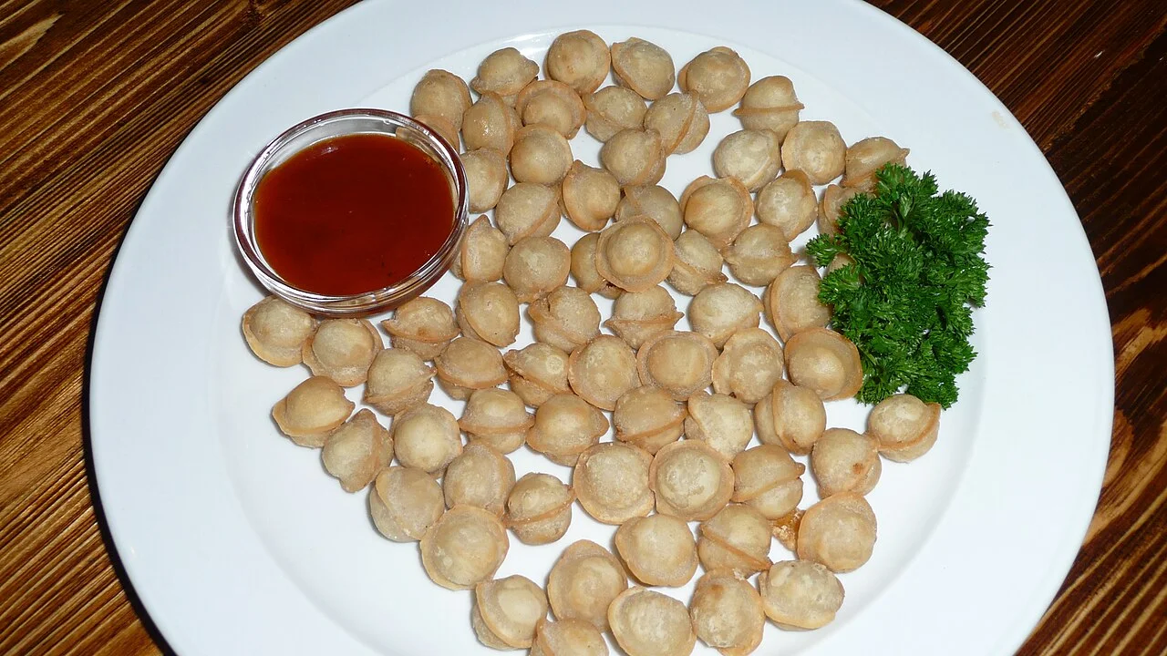 Moskova Golden Vobla restoranında kızartılmış küçük pelmeni; Brücke-Osteuropa, 5 Ekim 2010.