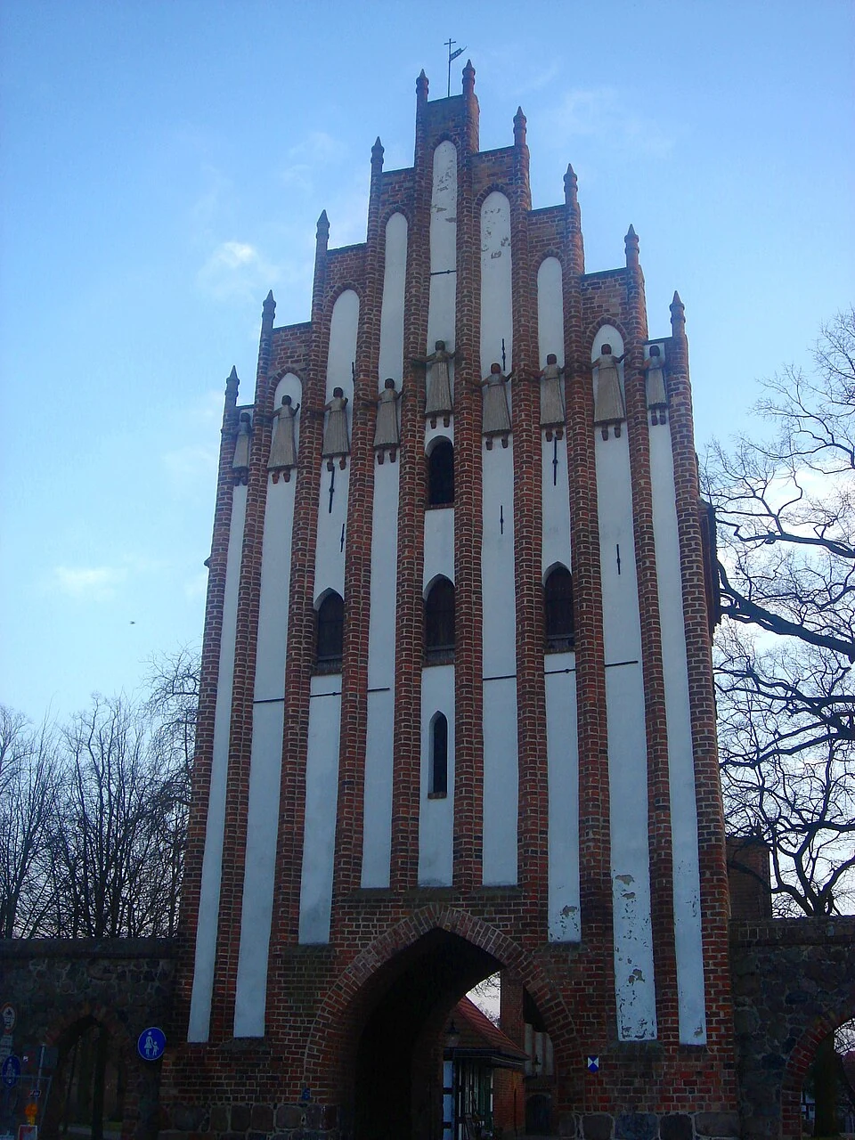 The city-facing side of Stargarder Tor