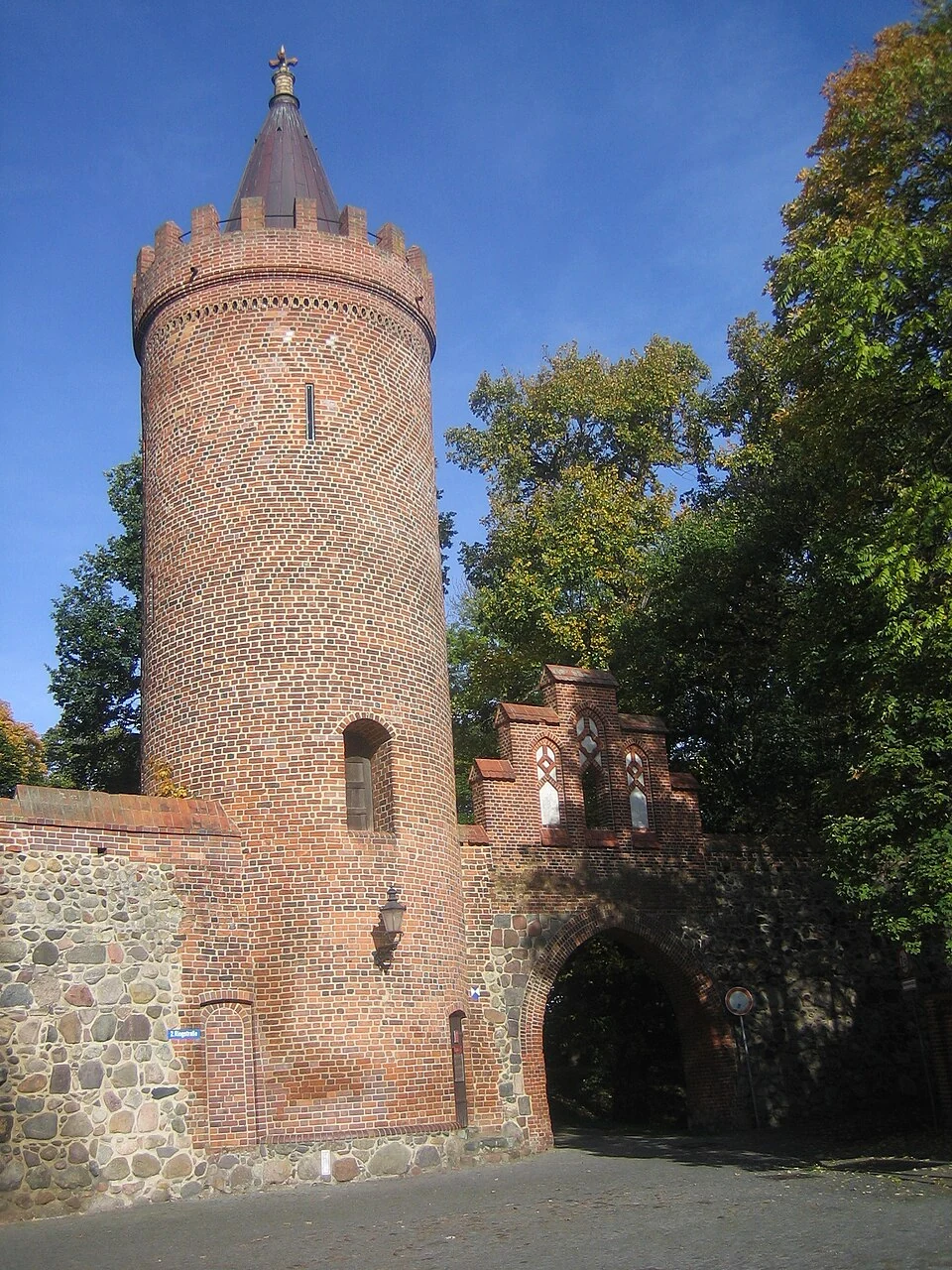 Fangelturm within the city wall