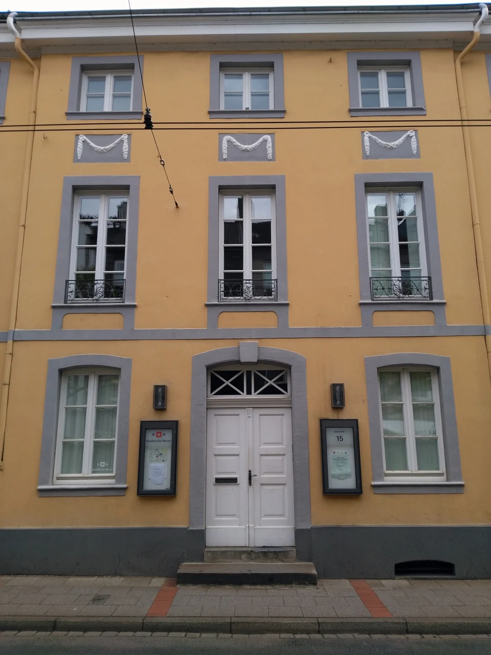 Oberstraße’de Neuss Stadtarchiv cephesi, 2016