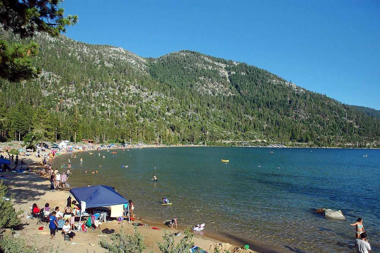 Tahoe Nevada kıyısında Sand Harbor ana plajı, 2011