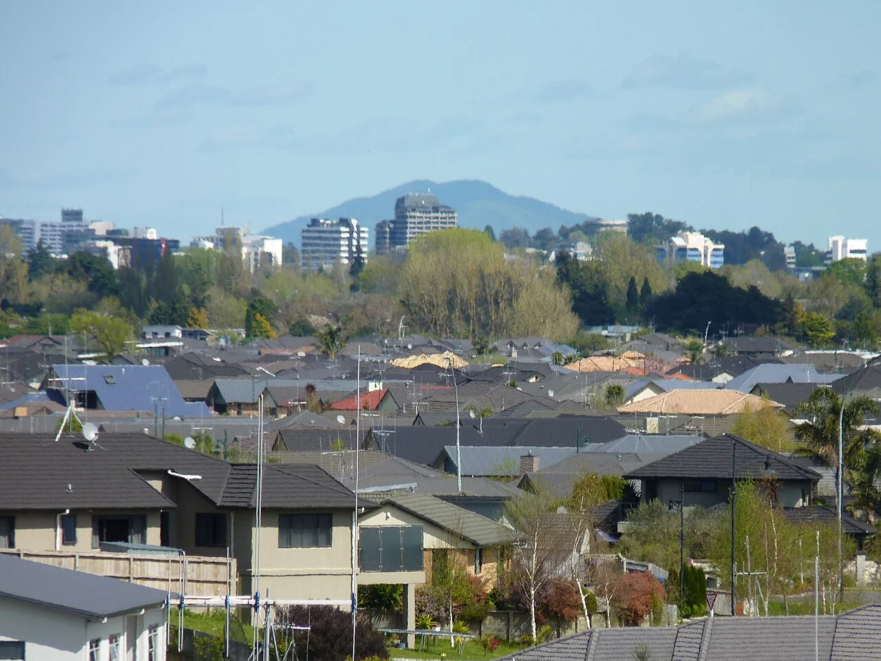 Hamilton centre viewed from Rototuna to the northeast, October 2010