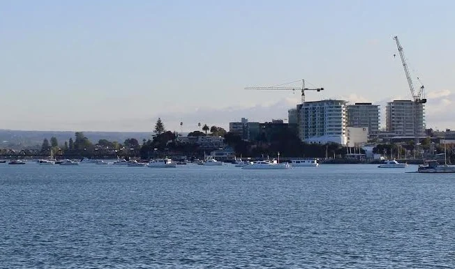 Tauranga merkezi ve liman, Ekim 2023; 2024 boardwalk açılışından önce