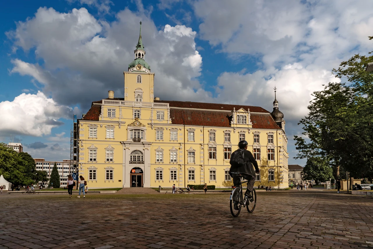 Oldenburg Palace and its square