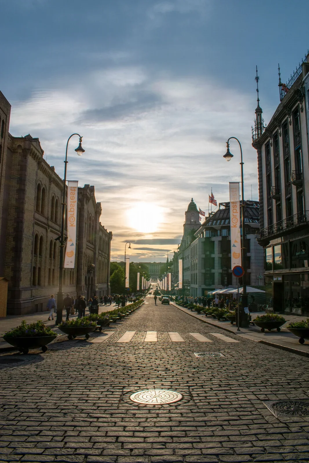 A cobblestone street in Oslo; city-walk context, not a photograph of Oslo Street Food.