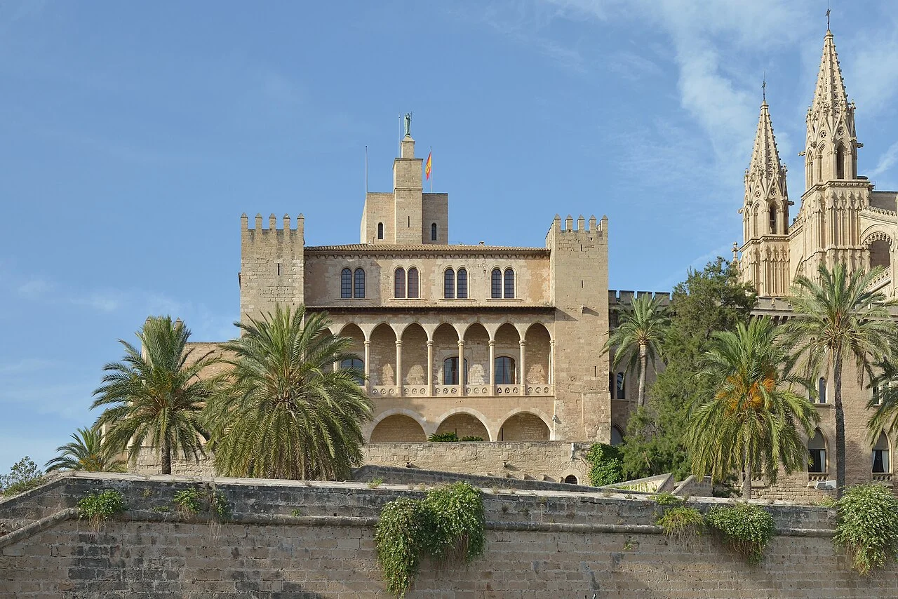 La Almudaina palace and La Seu seen from the Palma waterfront; June 2016 stitched panorama.