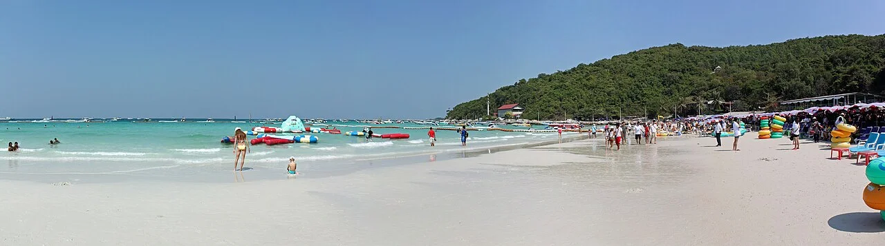 Beach and sea on Ko Lan island; Michael Karavanov, 17 January 2013. Not the conditions for a future visit.