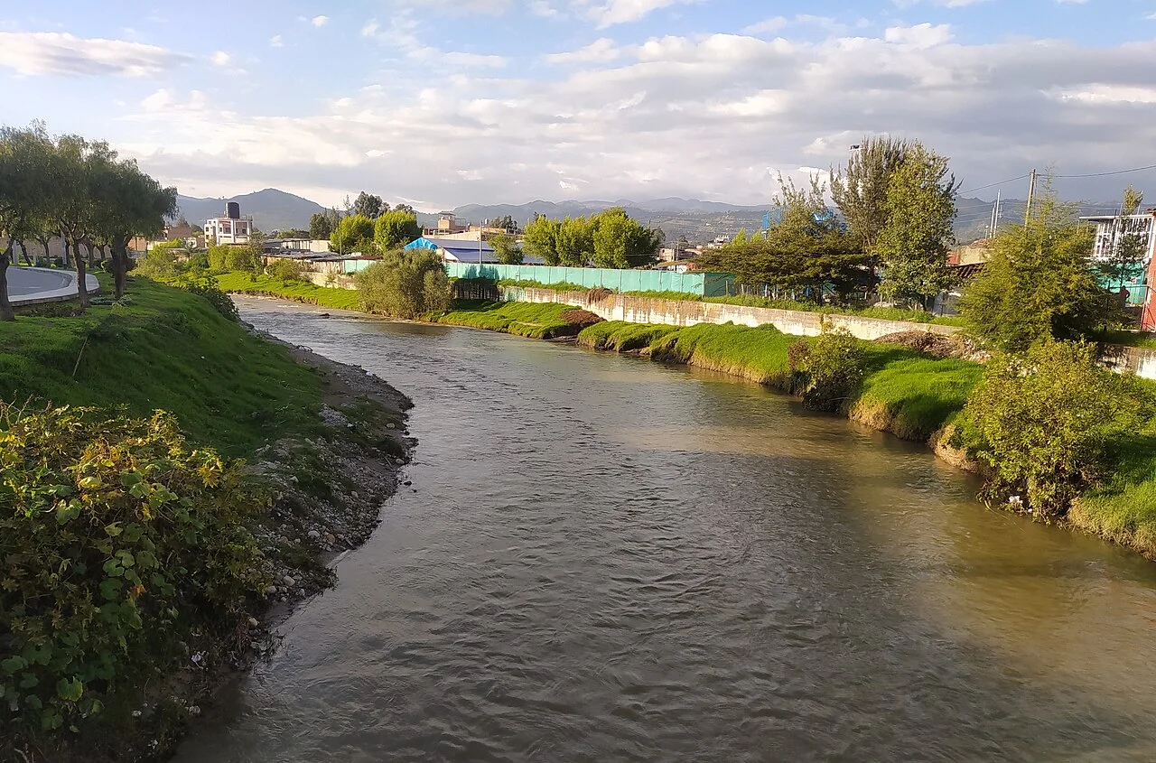 Baños del Inca’da Manco Cápac yönünden Chonta Nehri, Ocak 2025