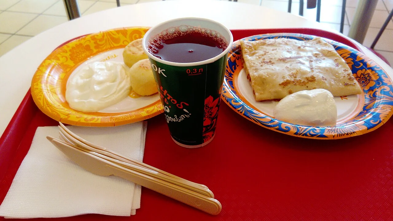 Cabbage-filled blini, syrniki and blackcurrant mors at Teremok near Narvskaya, Saint Petersburg; Messir, 10 April 2017.