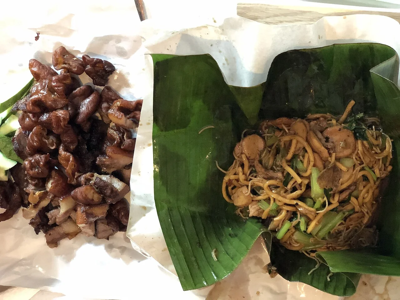 Kaynakta Phuket Hokkian Mee olarak tanımlanan erişte sunumu, 28 Ocak 2020; belirli restoran veya çekim adresi kaynakta belirtilmemiştir.