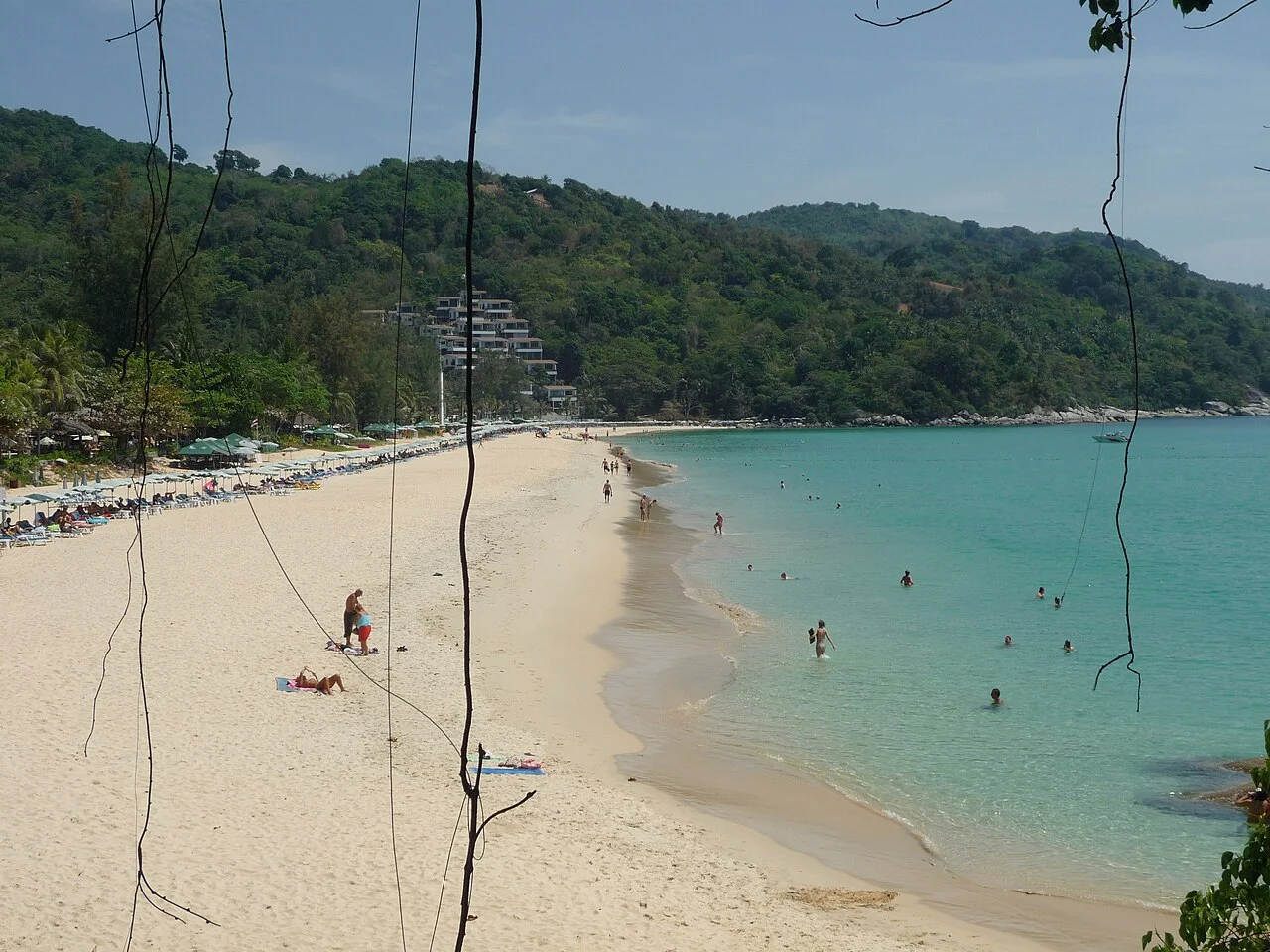 Phuket Kata plajı, ayrı kıyı günü için konum bağlamı; 2010-03-23