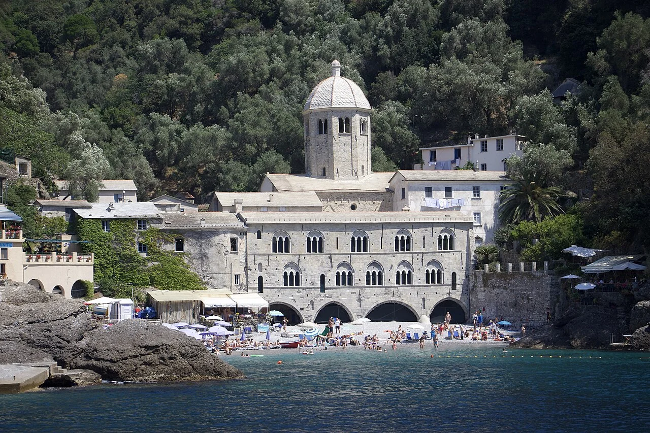 Camogli San Fruttuoso manastırı ve koyu, 2017