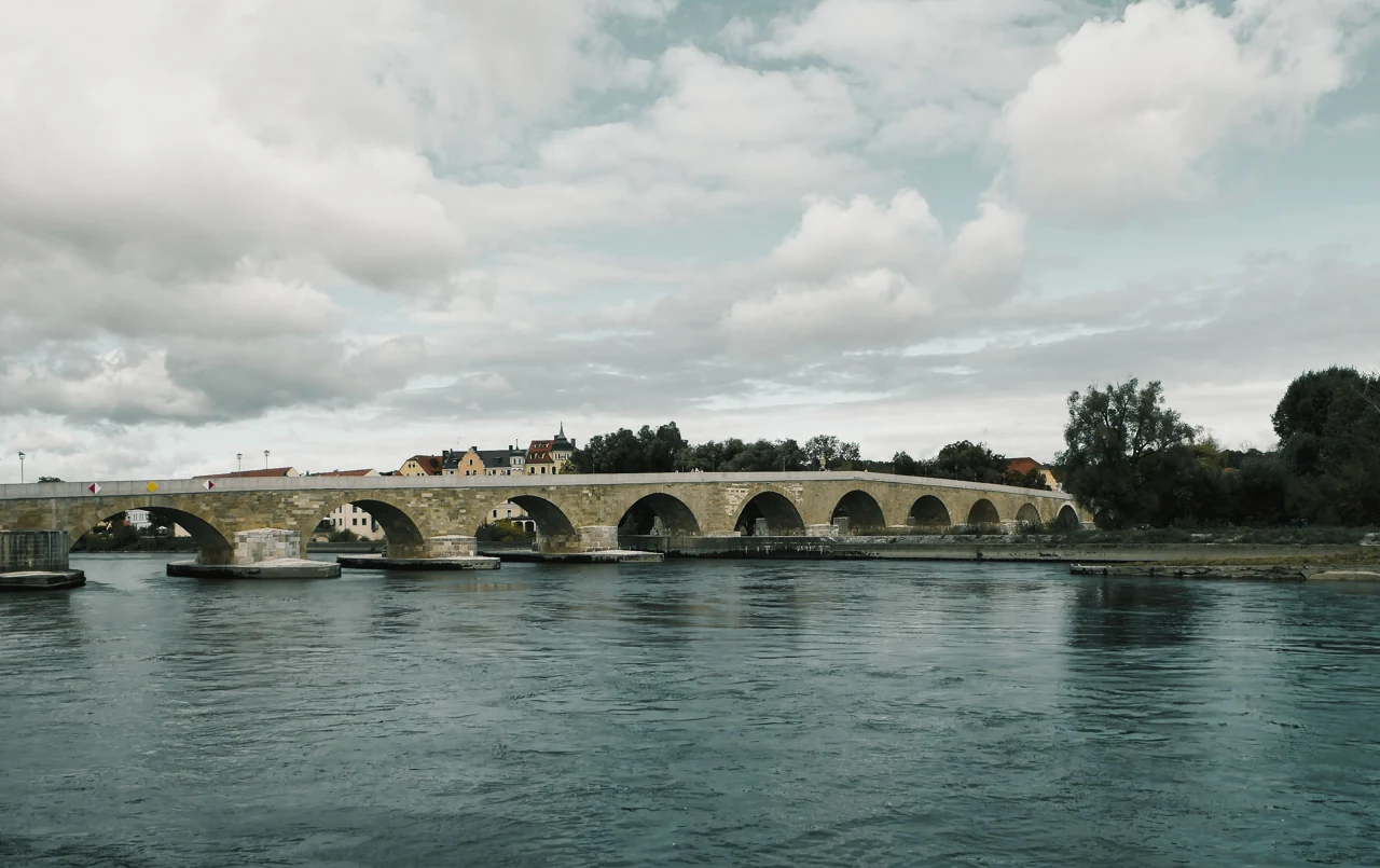 The arches of Steinerne Brücke over the Danube.