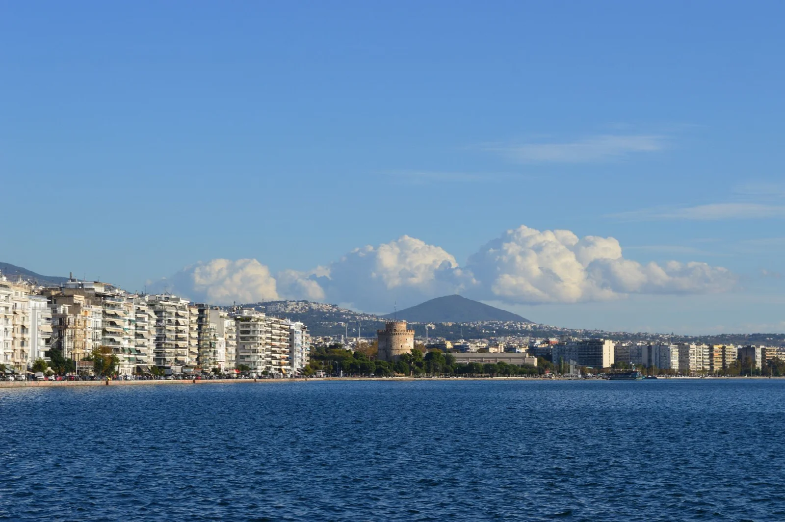 The White Tower and the city along the waterfront of Thessaloniki