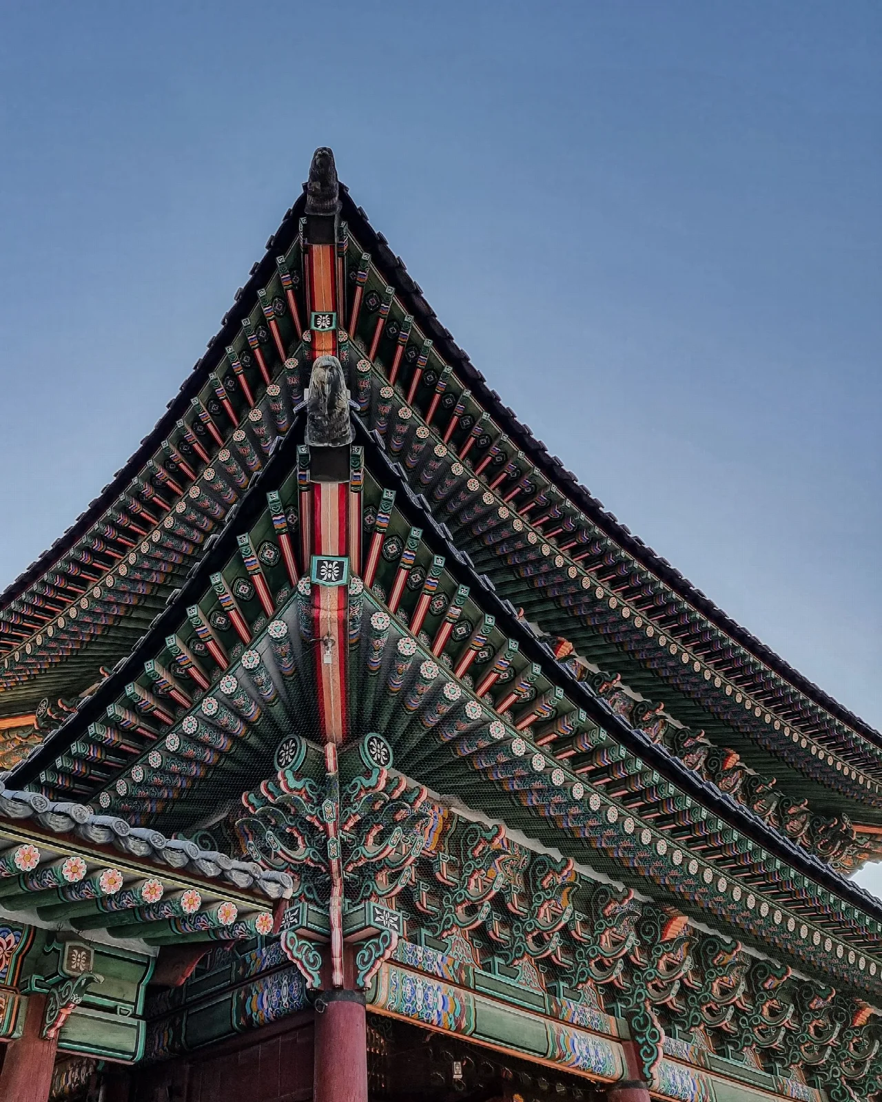 Colorful decorated wooden roof details at Gyeongbokgung Palace in Seoul