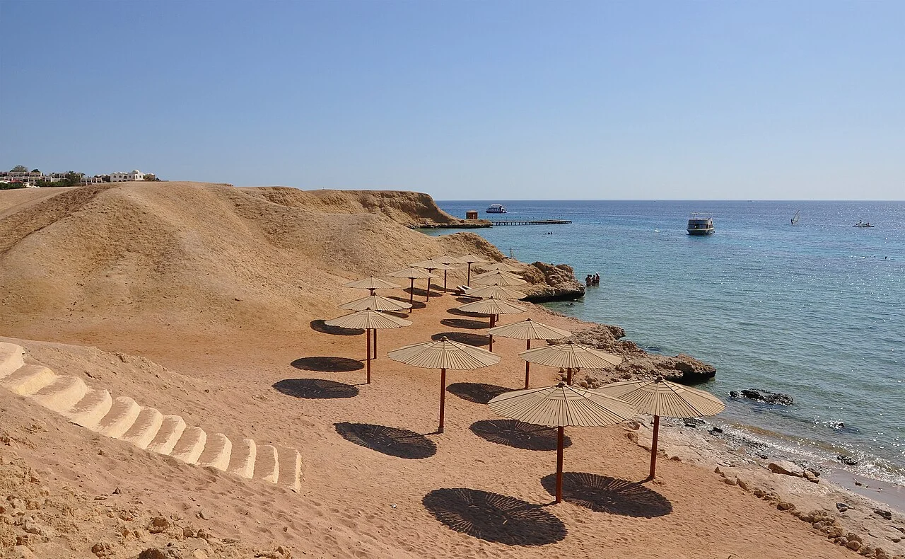 Şarm El Şeyh Naama Bay özel plaj görünümü, Kasım 2009