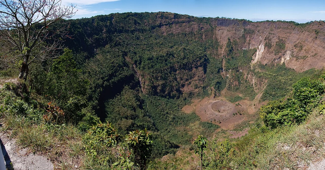 El Boquerón crater, San Salvador, 2009