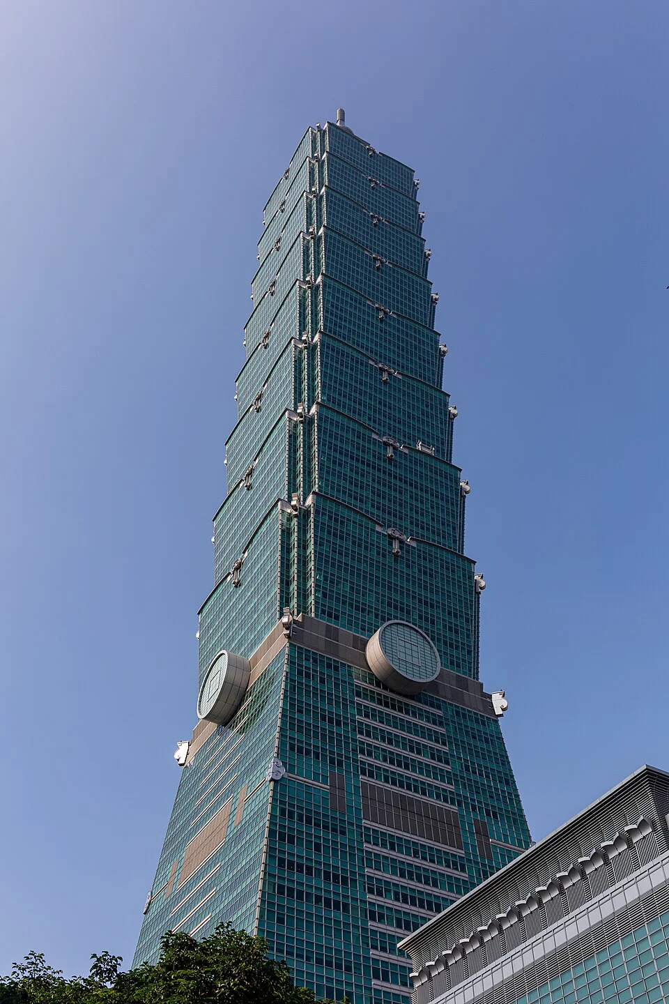 Taipei 101 exterior, 18 April 2019; context for a Xinyi walk, not a bubble tea shop.