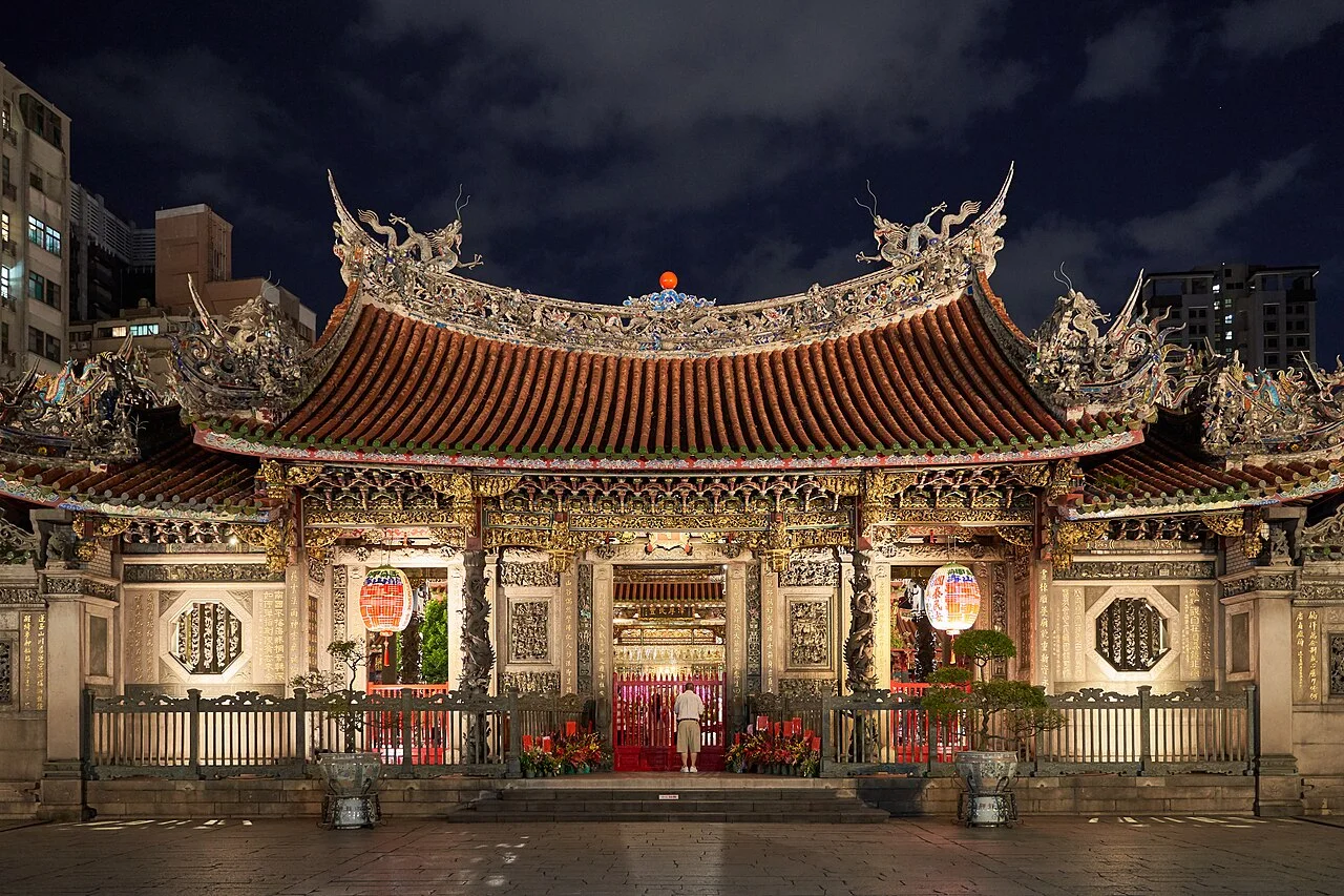 Lungshan Temple facade at night in Wanhua, Taipei, 14 September 2019; not evidence of current opening hours.