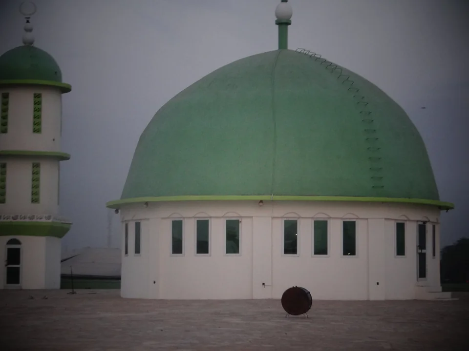 Green dome and white exterior of Tamale central mosque