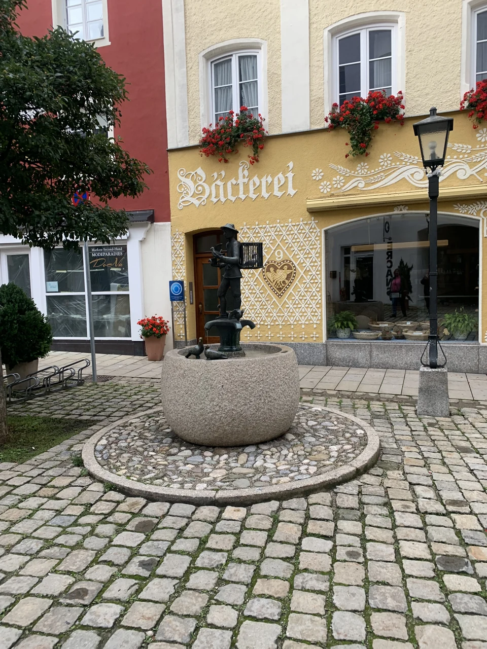 The fountain and surrounding facades at Taubenmarkt in Traunstein