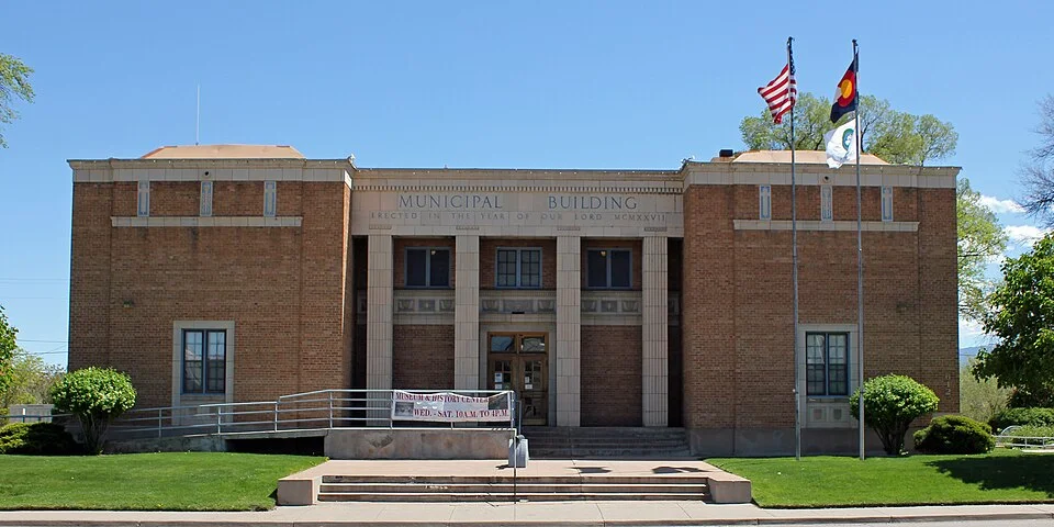 Former municipal frontage at 612 Royal Gorge Boulevard, April 2012; the city history-museum building