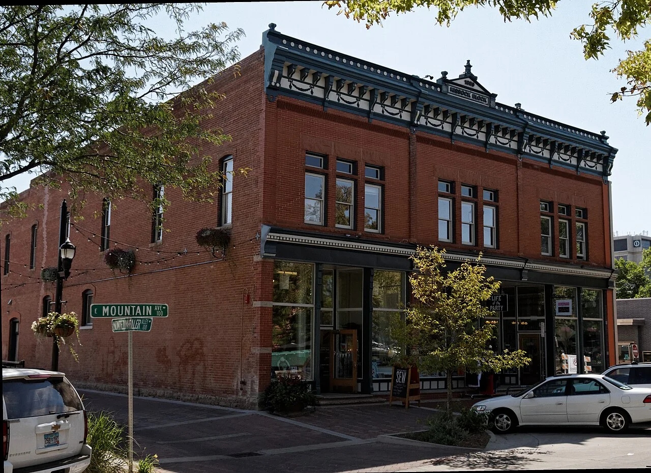 Kissock Block Building exterior on East Mountain Avenue, September 2012; not current shop opening hours